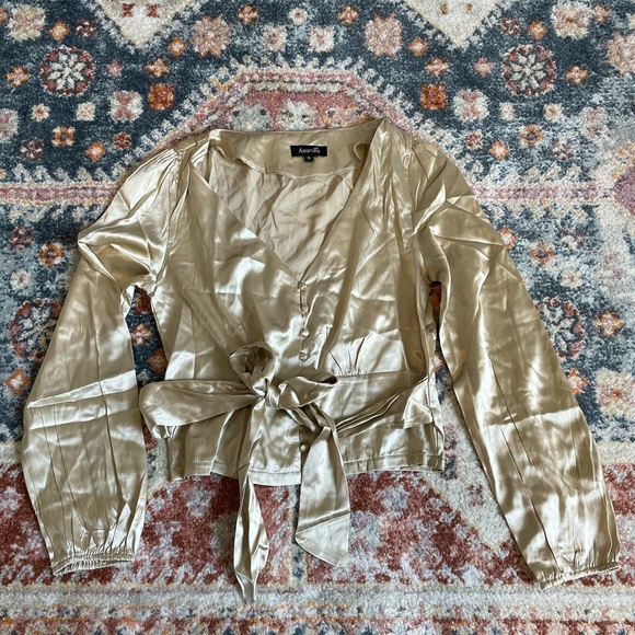 Amaryllis Silky Crop Blouse - Picture 4 of 5